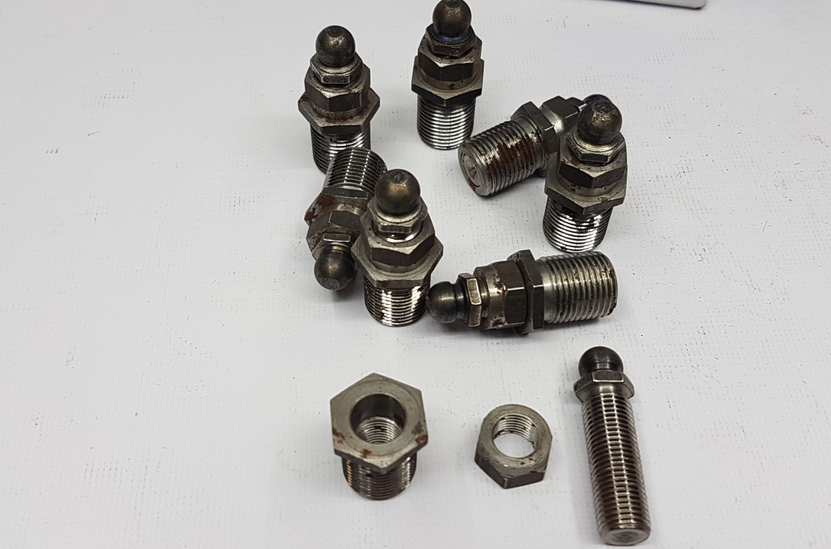 Болты регулировки клапанов 21213 нов.обр.