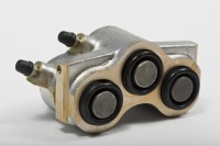 Цилиндр тормозной переднего суппорта 2121 R Автостандарт